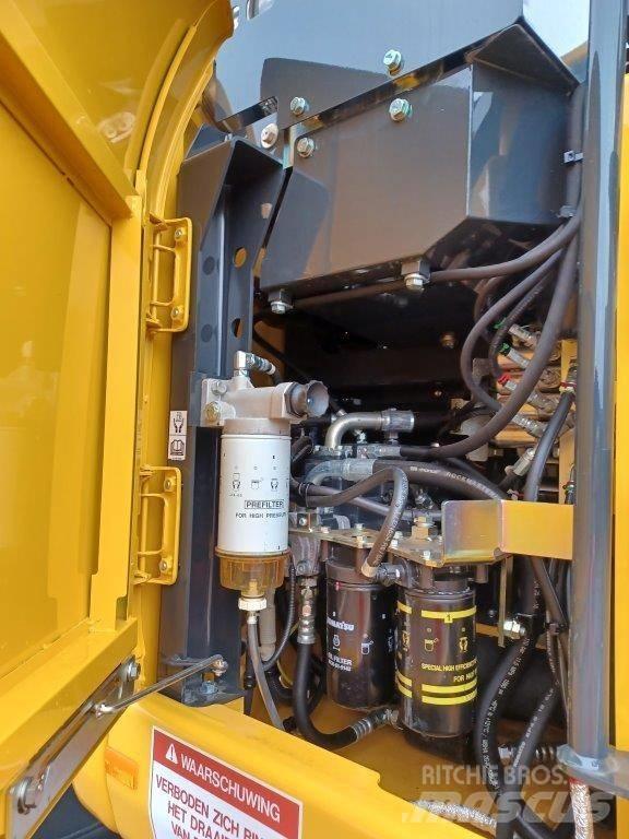 Komatsu PW158-11E0 Ratiniai ekskavatoriai