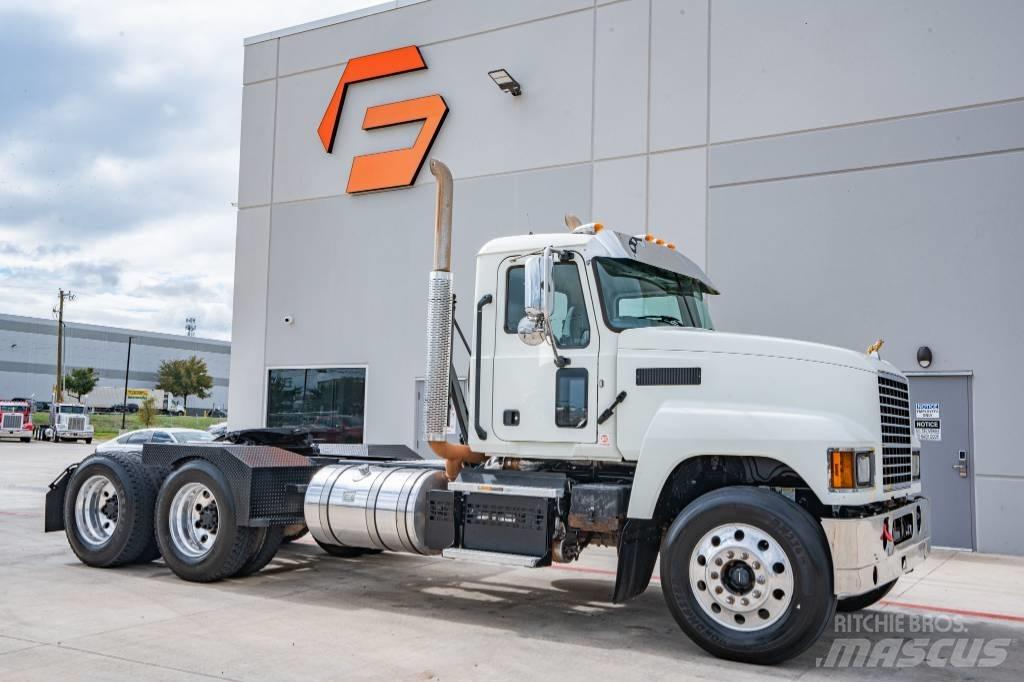 Mack Pinnacle 64T Naudoti vilkikai