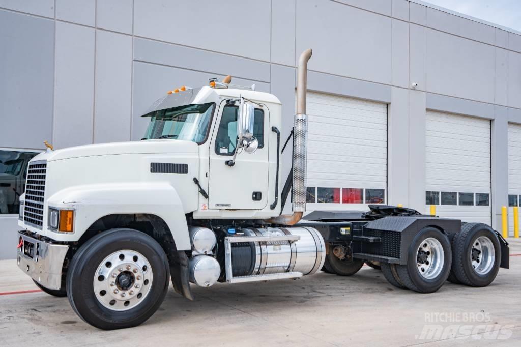 Mack Pinnacle 64T Naudoti vilkikai