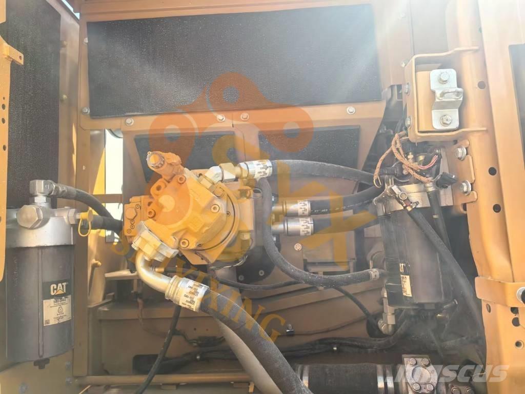 CAT 345GC Vikšriniai ekskavatoriai