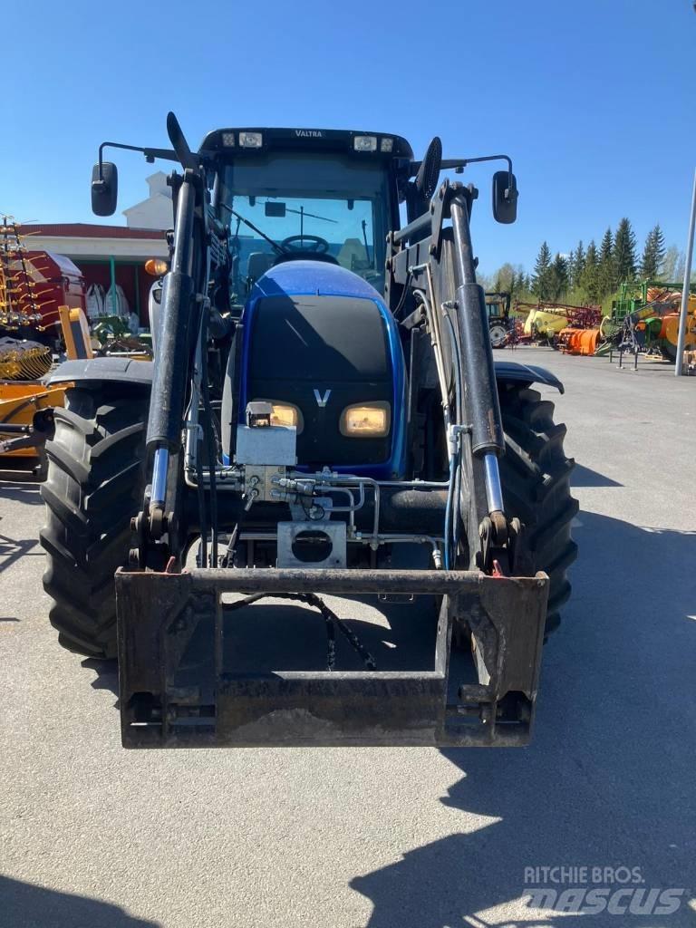 Valtra T 151 Traktoriai