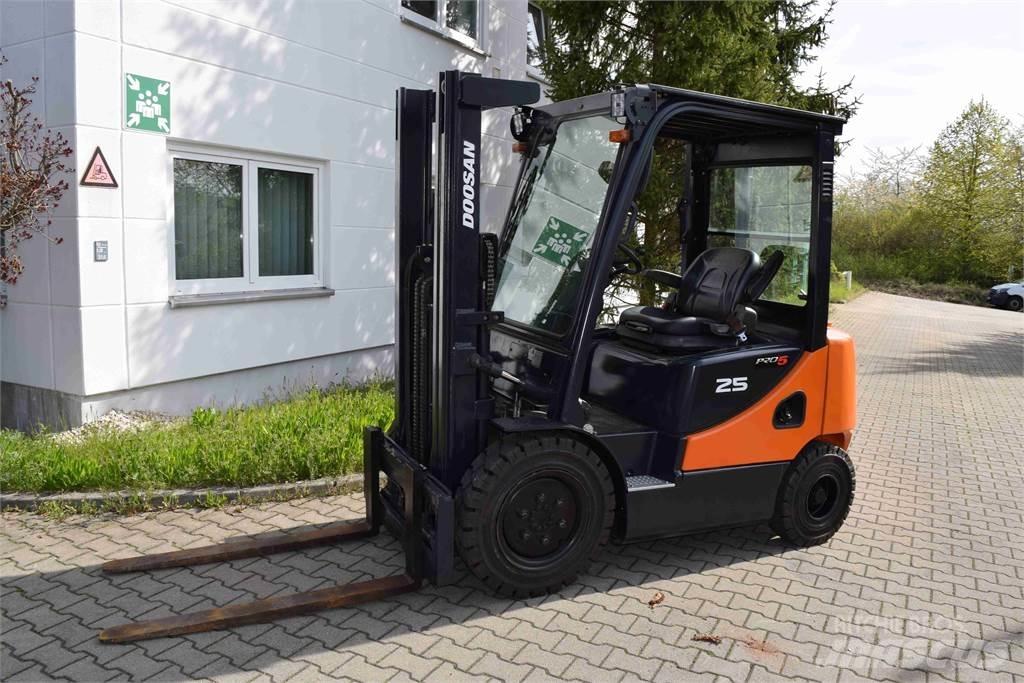 Doosan D 25 S-5 Dyzeliniai krautuvai