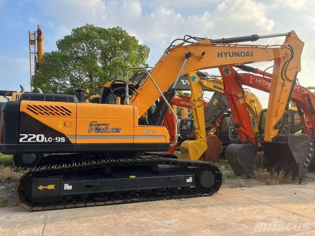 Hyundai R220LC-9S Ratiniai ekskavatoriai