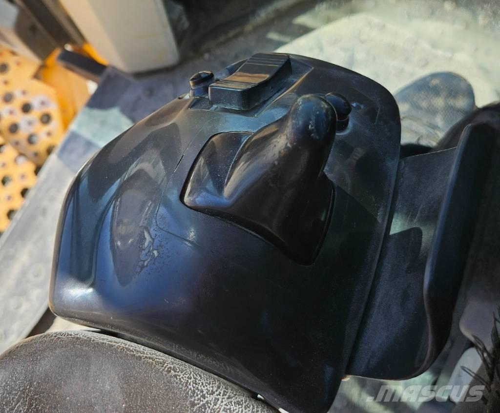 Volvo L 260 H Naudoti ratiniai krautuvai