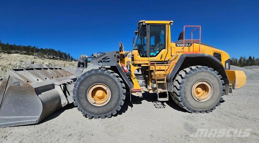 Volvo L 260 H Naudoti ratiniai krautuvai