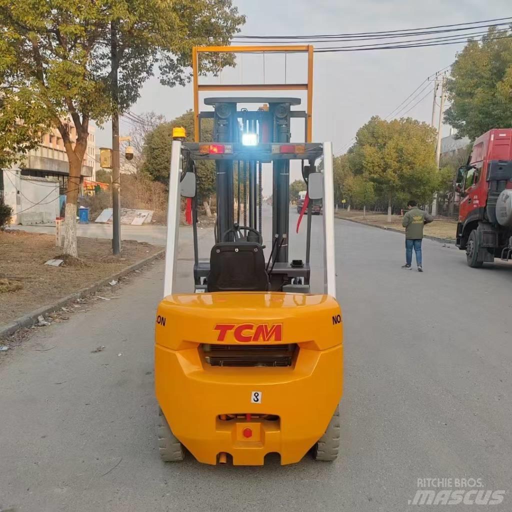 TCM FD30 Dyzeliniai krautuvai