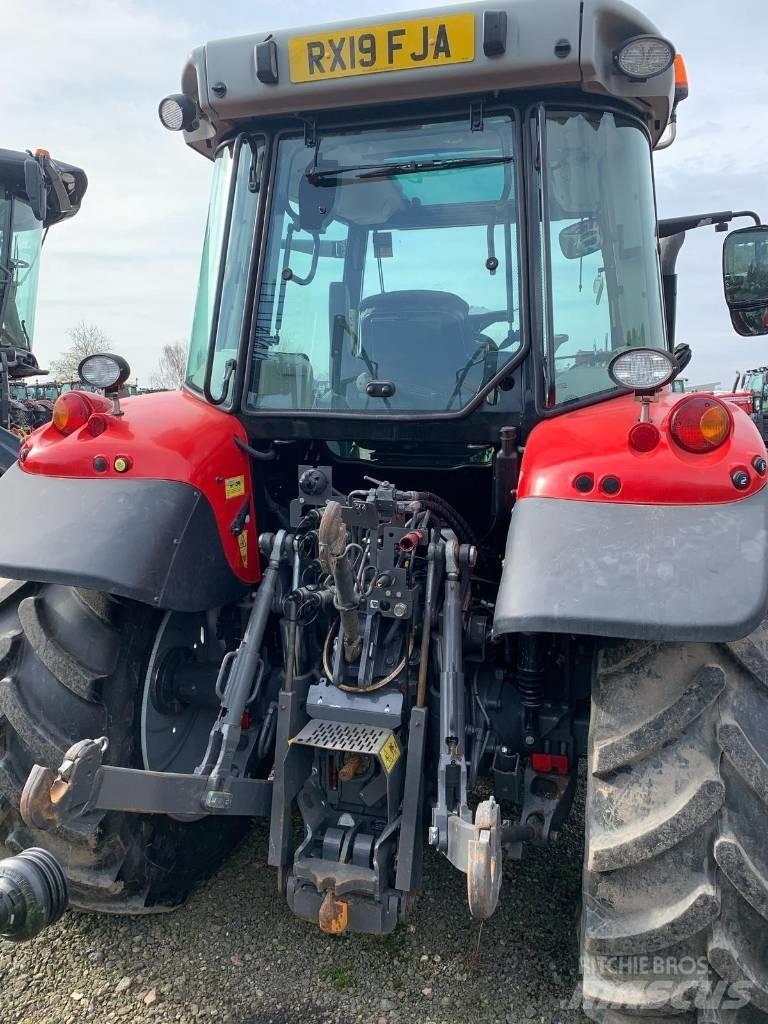 Massey Ferguson 5712 Traktoriai