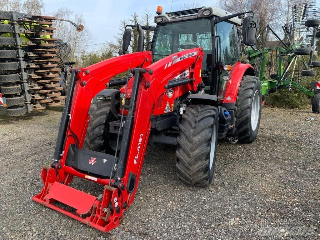 Massey Ferguson 5712 Traktoriai
