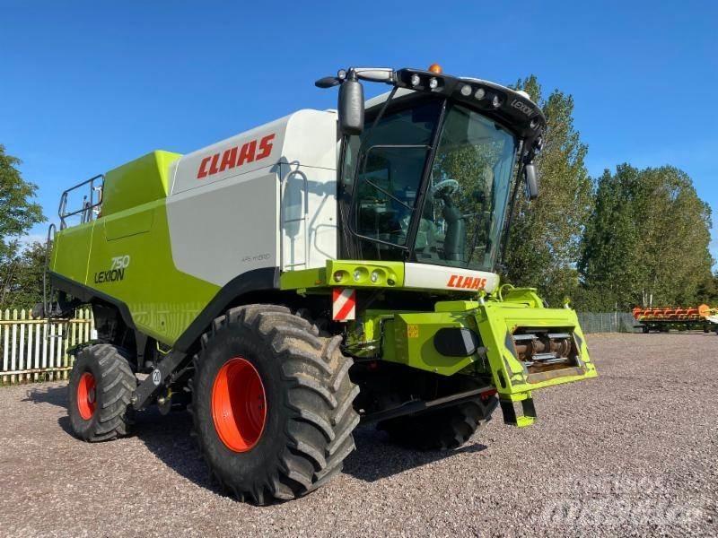 CLAAS LEXION 750 Derliaus nuėmimo kombainai