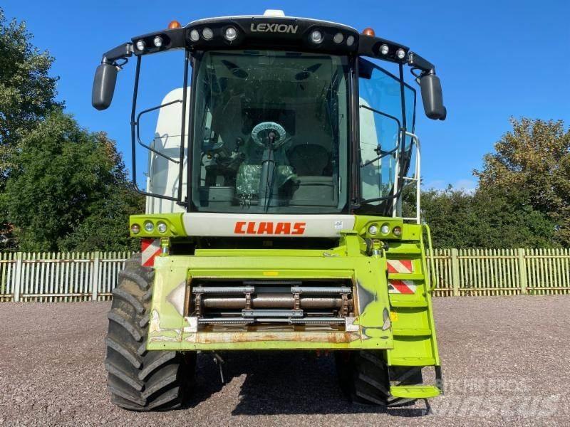 CLAAS LEXION 750 Derliaus nuėmimo kombainai