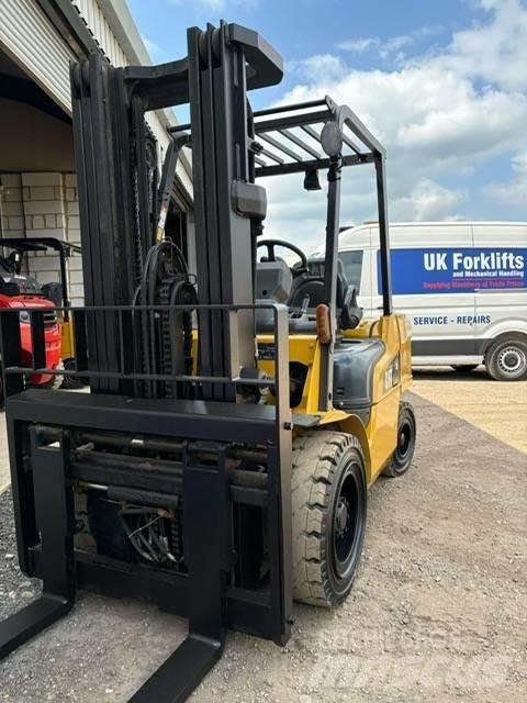 CAT DP 35 N Dyzeliniai krautuvai