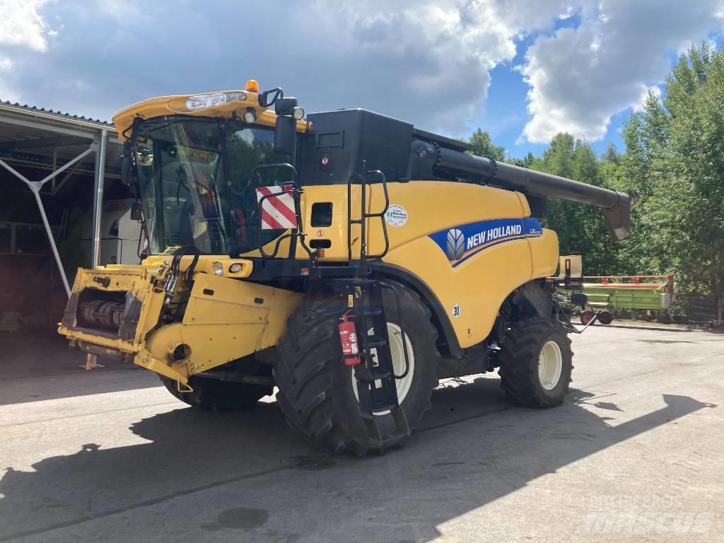 New Holland CR 9090 Derliaus nuėmimo kombainai
