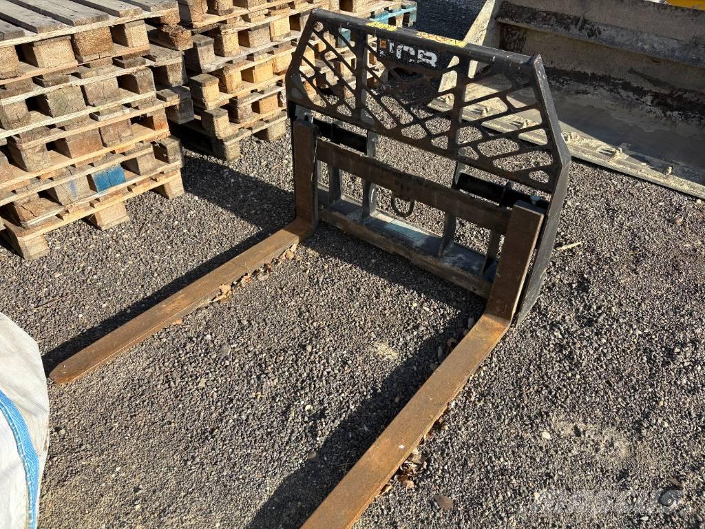 JCB 250 T4 Mini krautuvai