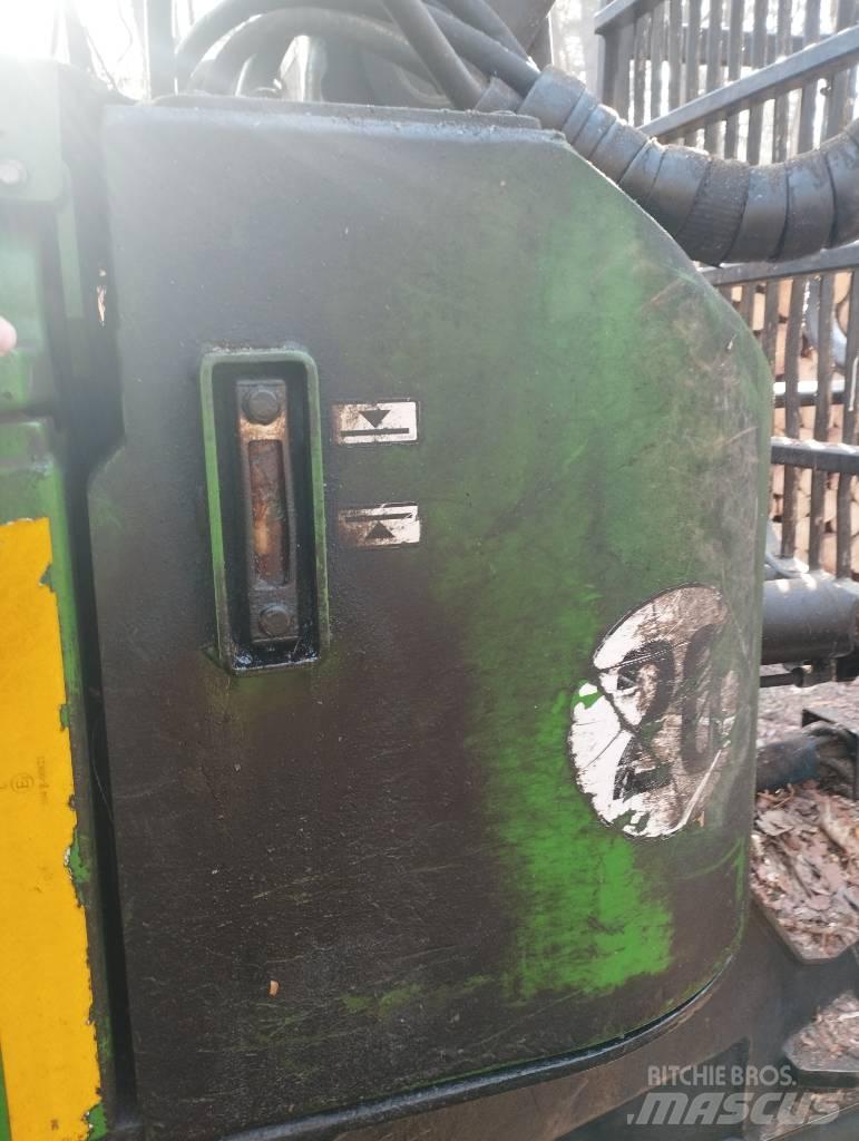 John Deere 810D Naudoti miškovežiai (Forvarderiai)