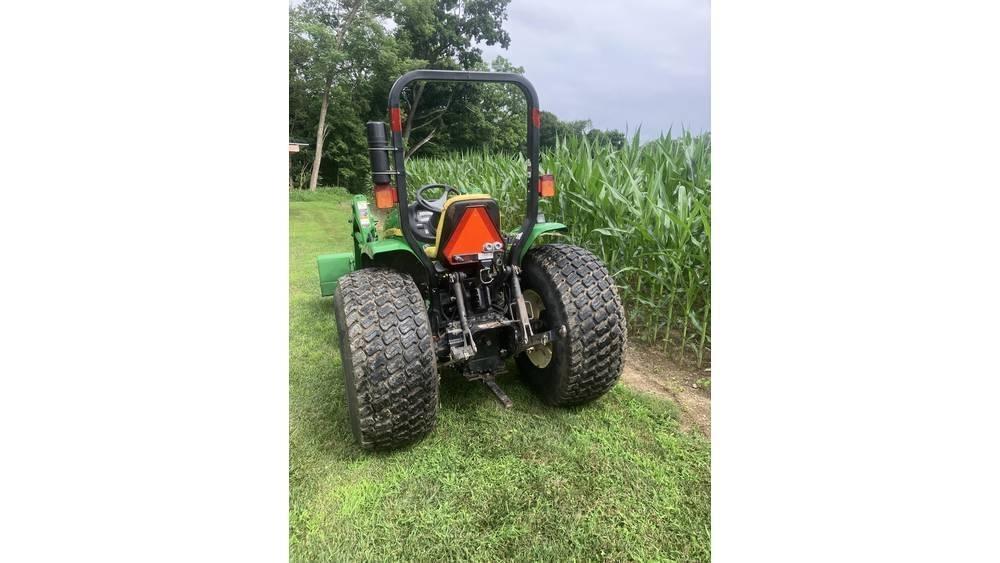 John Deere 4105 Traktoriai