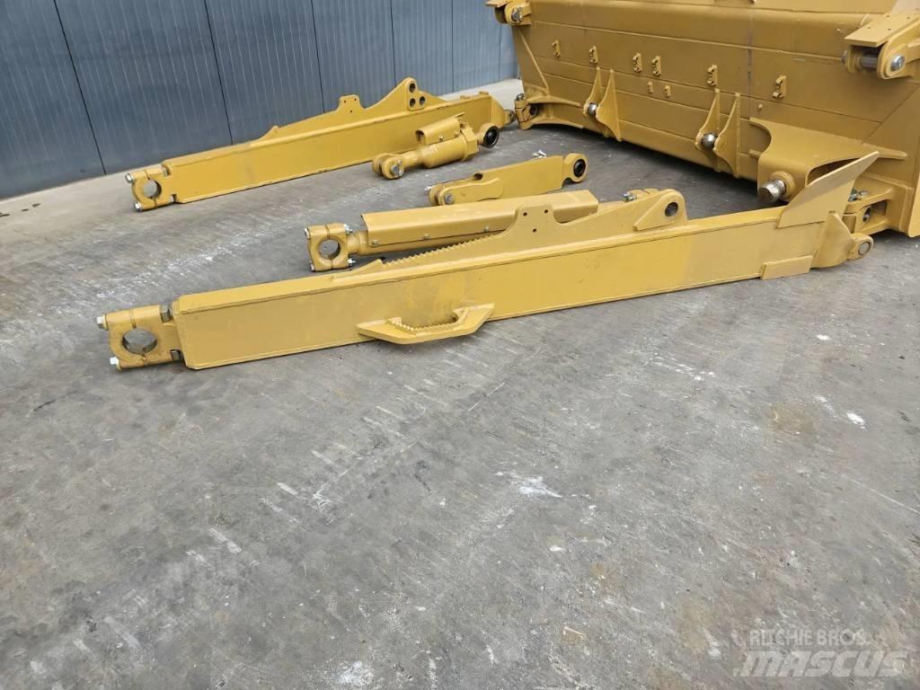 CAT D8R Peiliai