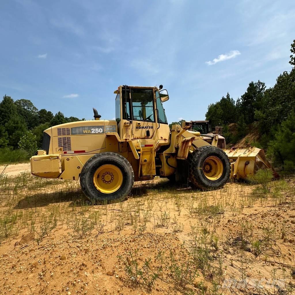 Komatsu WA 250 L-5 Naudoti ratiniai krautuvai