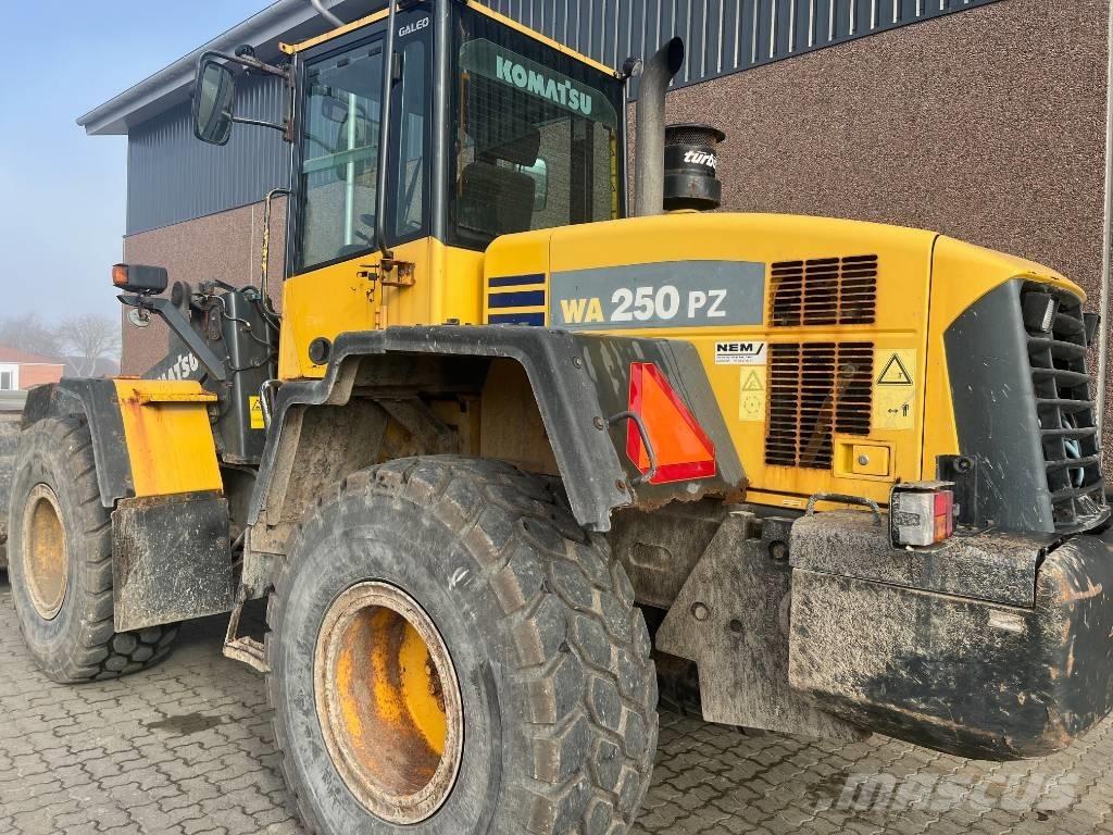 Komatsu WA 250 PZ-5 Naudoti ratiniai krautuvai