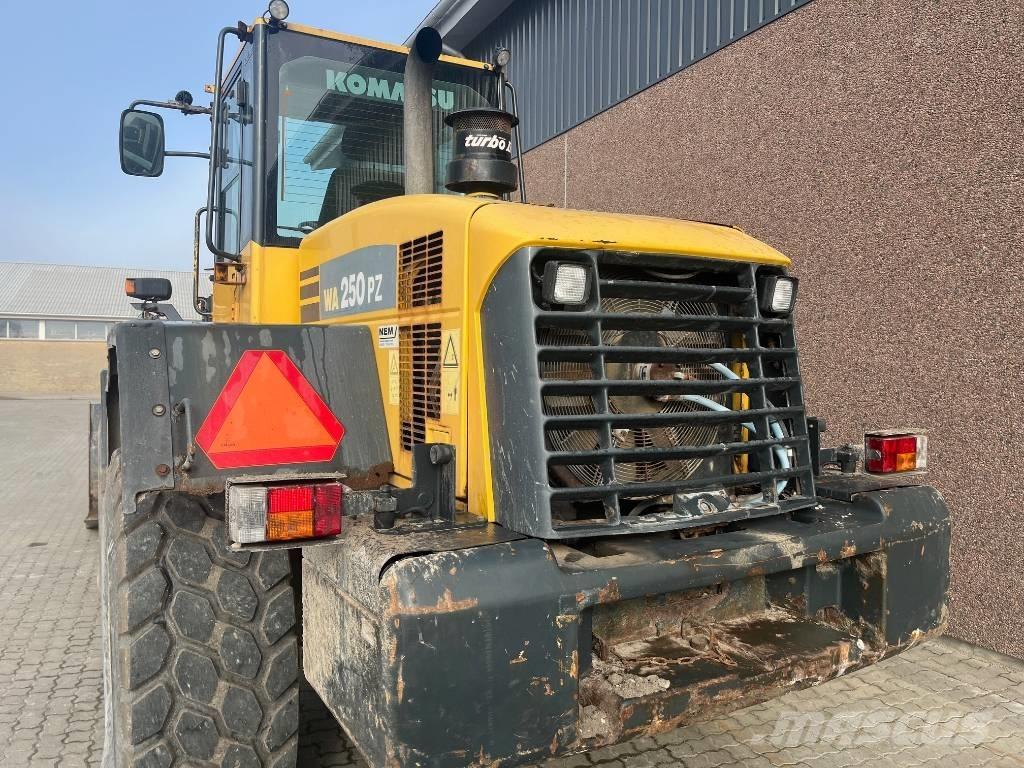 Komatsu WA 250 PZ-5 Naudoti ratiniai krautuvai