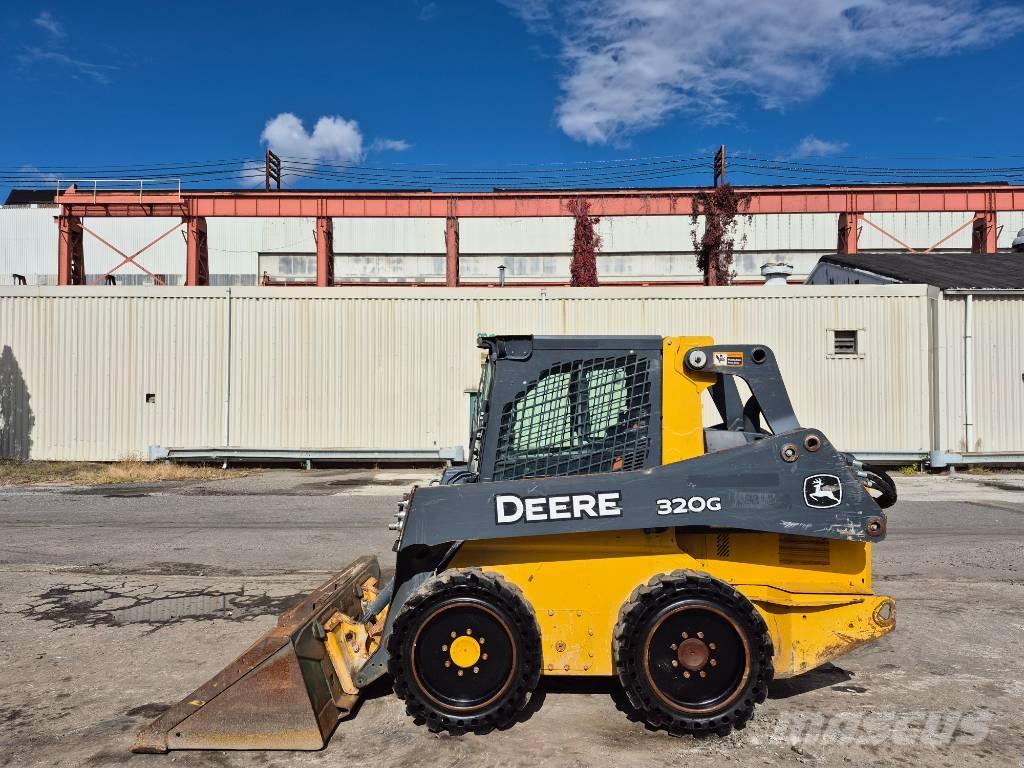 John Deere 320 Krautuvai su šoniniu pasukimu