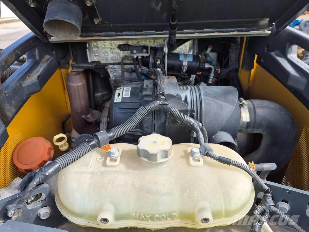John Deere 320 Krautuvai su šoniniu pasukimu