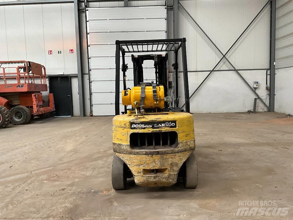 Doosan G 25 P-3 LPG (dujiniai) krautuvai