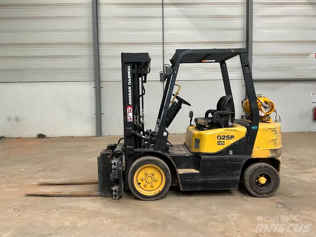 Doosan G 25 P-3 LPG (dujiniai) krautuvai