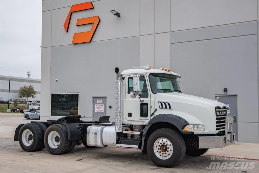 Mack Granite GU 813 Savivarčių priekabų vilkikai