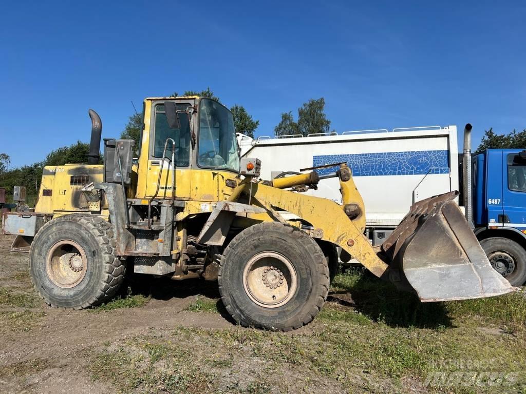 Komatsu WA 320 Naudoti ratiniai krautuvai