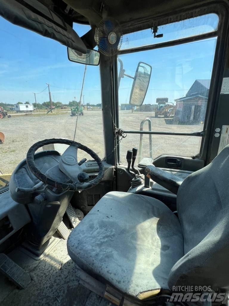 Komatsu WA 320 Naudoti ratiniai krautuvai
