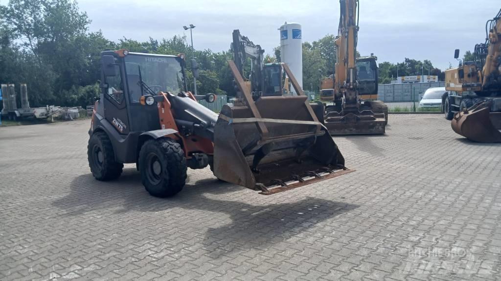Hitachi ZW 75 Naudoti ratiniai krautuvai