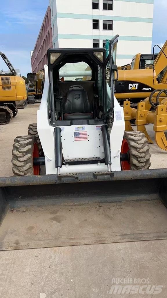 Bobcat S300 Krautuvai su šoniniu pasukimu