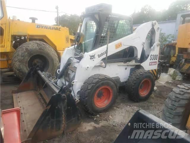 Bobcat S300 Krautuvai su šoniniu pasukimu