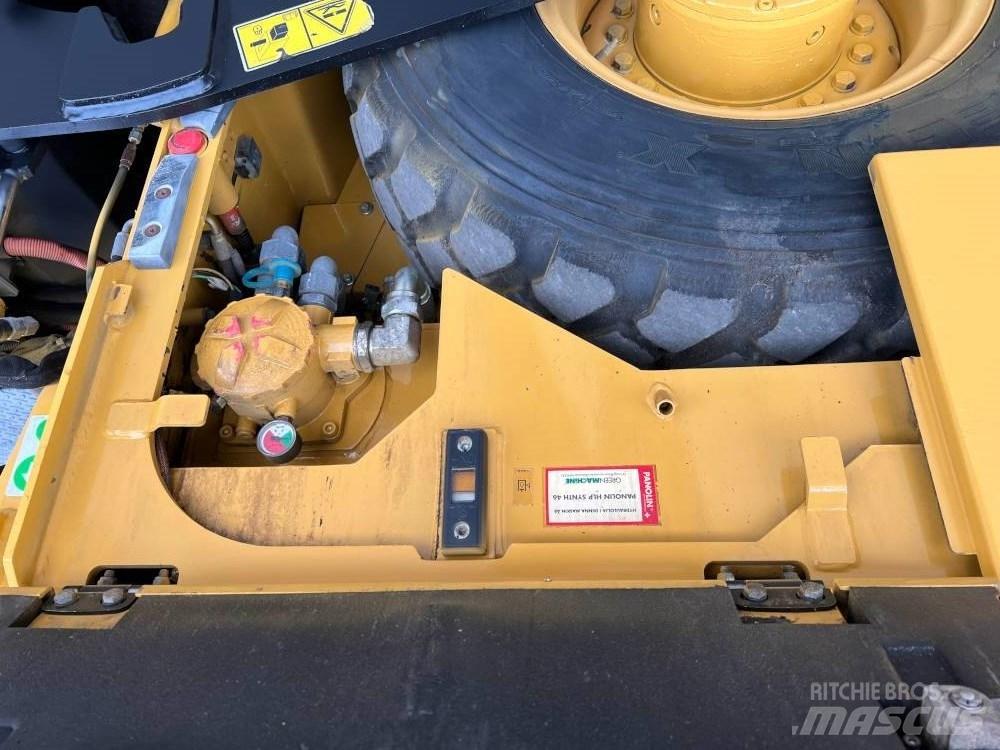 CAT AP 300D Asfalto klotuvai