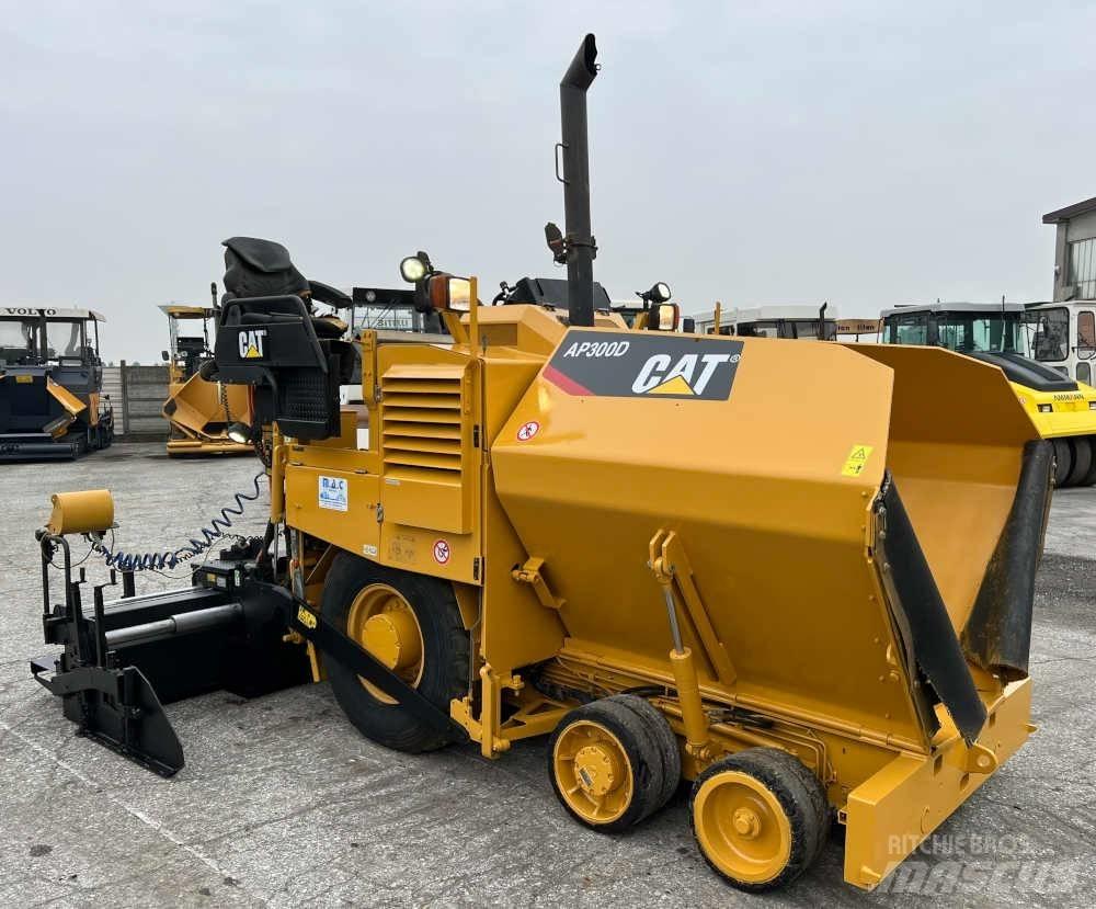 CAT AP 300D Asfalto klotuvai