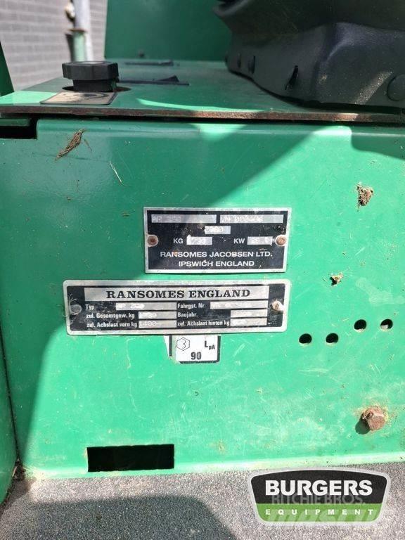 Ransomes AR250 Sodo traktoriukai-vejapjovės
