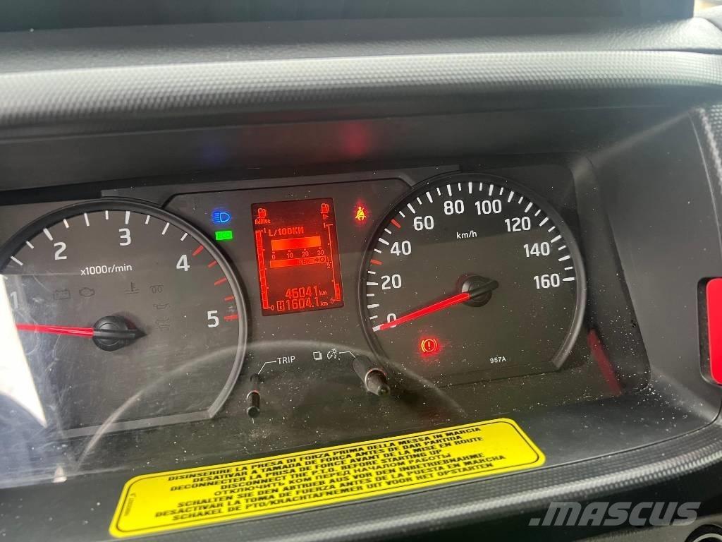 Nissan Socage 320 Ant vilkikų montuojamos kėlimo platformos