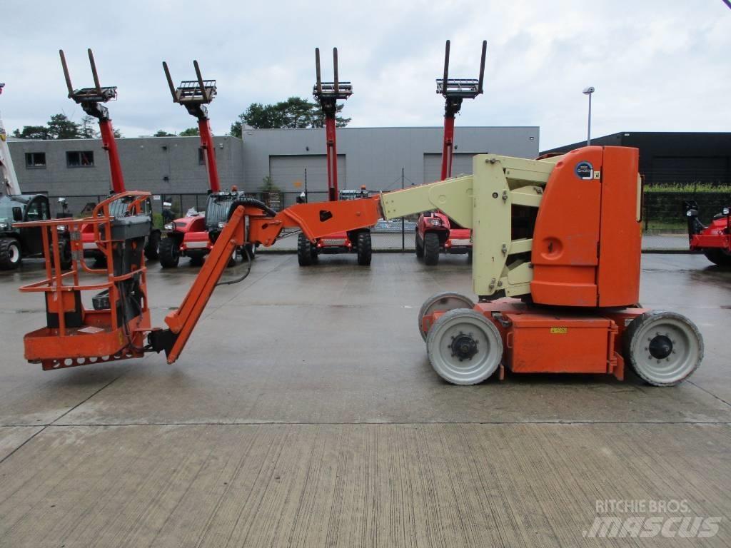 JLG E 300 AJP (718) Kompaktiškas savaeigis strėlinis keltuvas