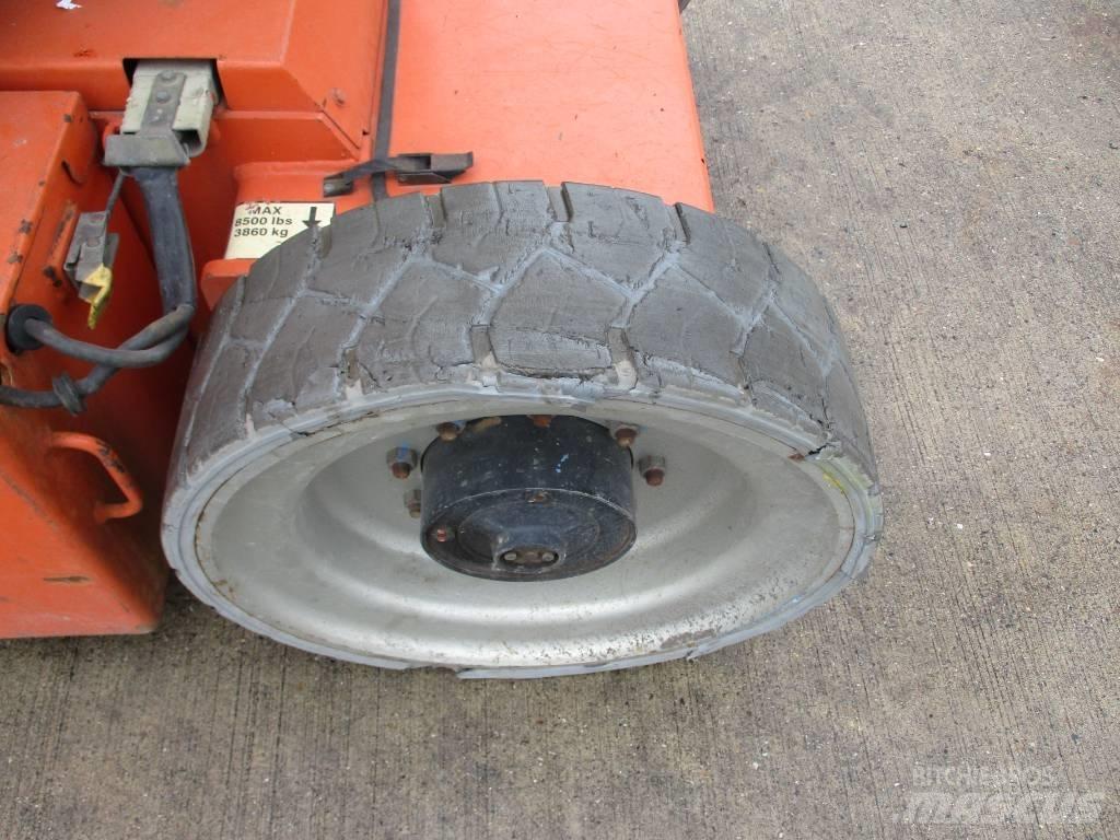 JLG E 300 AJP (718) Kompaktiškas savaeigis strėlinis keltuvas
