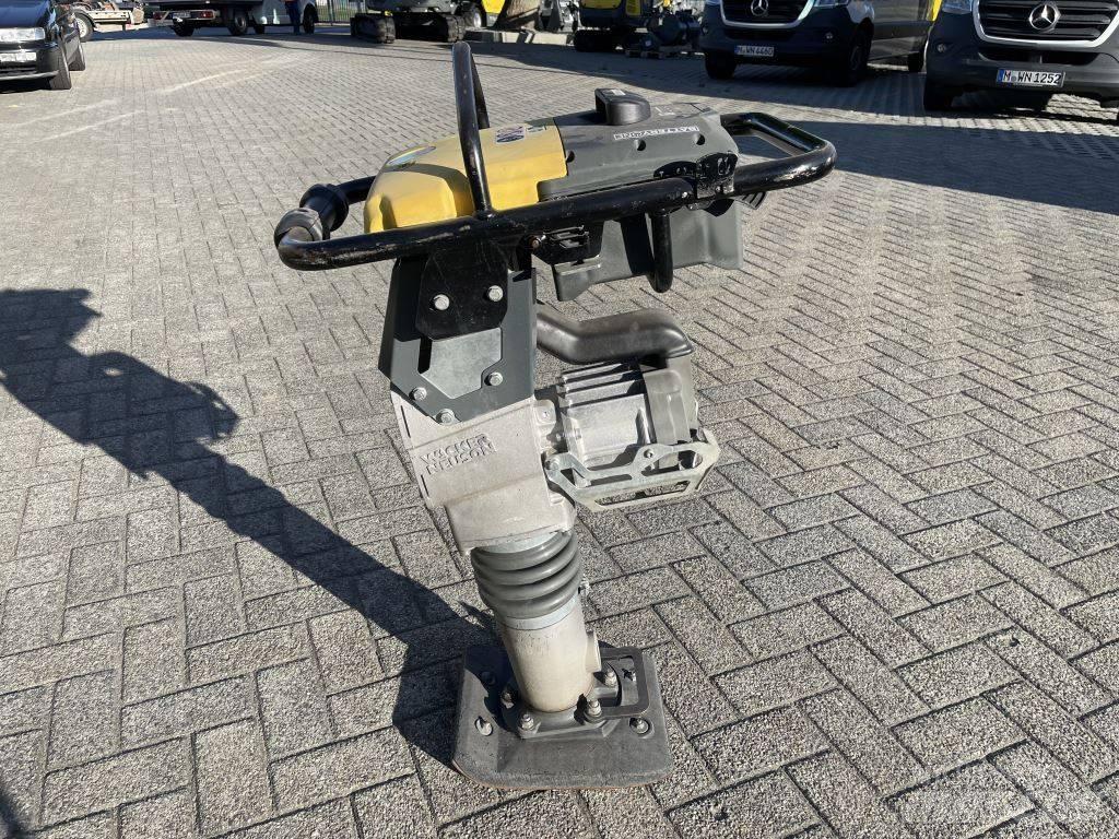 Wacker Neuson AS60e Plūktuvai