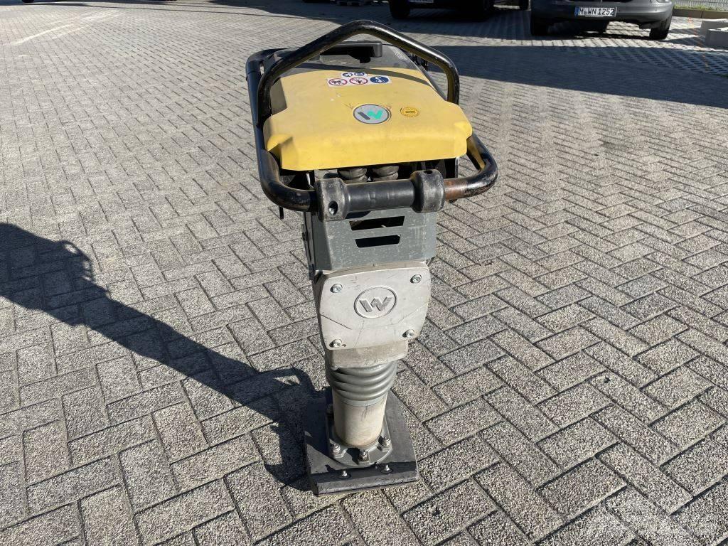 Wacker Neuson AS60e Plūktuvai