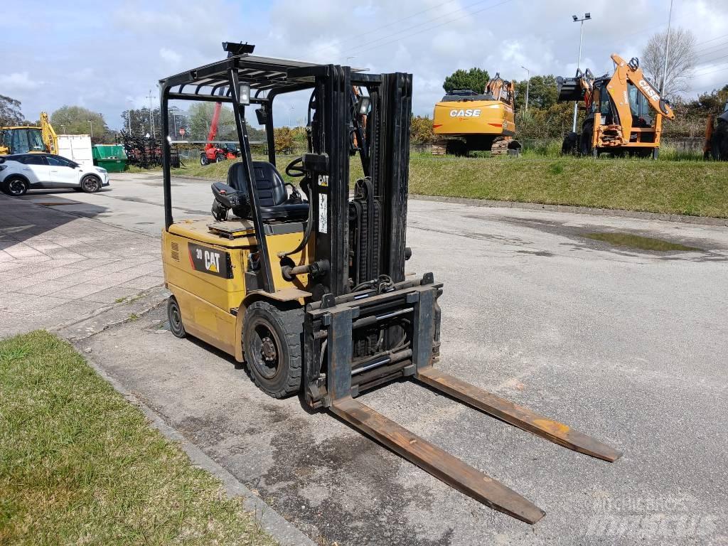 CAT EP 30 K PAC Elektriniai šakiniai krautuvai