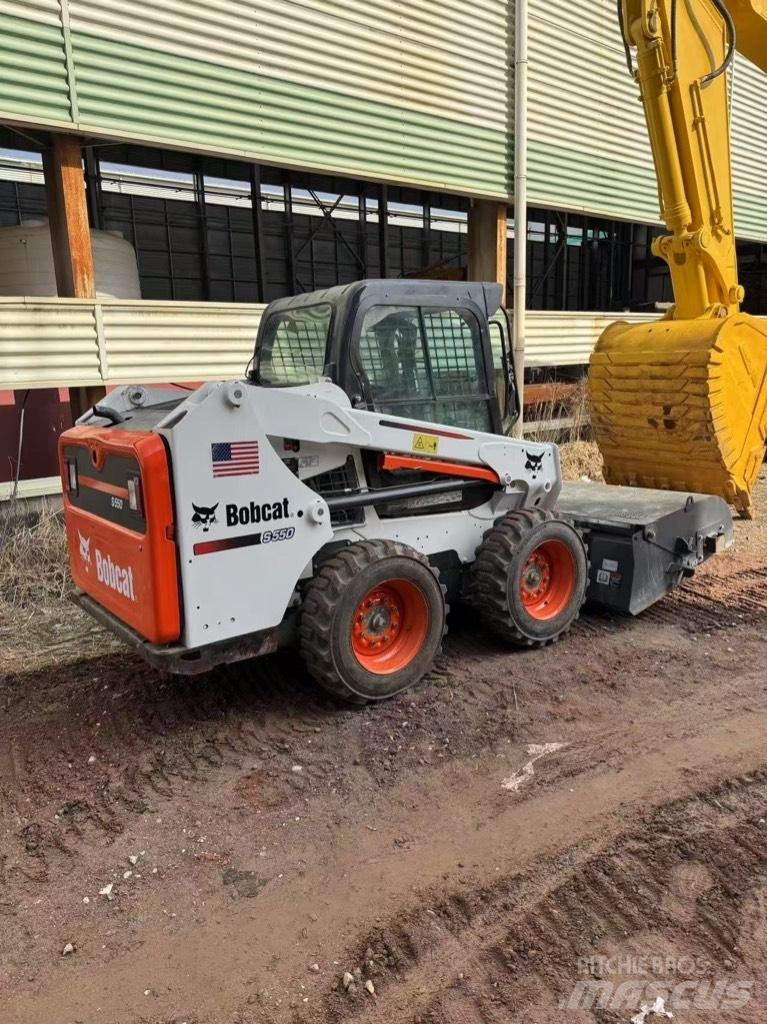 Bobcat S 550 Krautuvai su šoniniu pasukimu