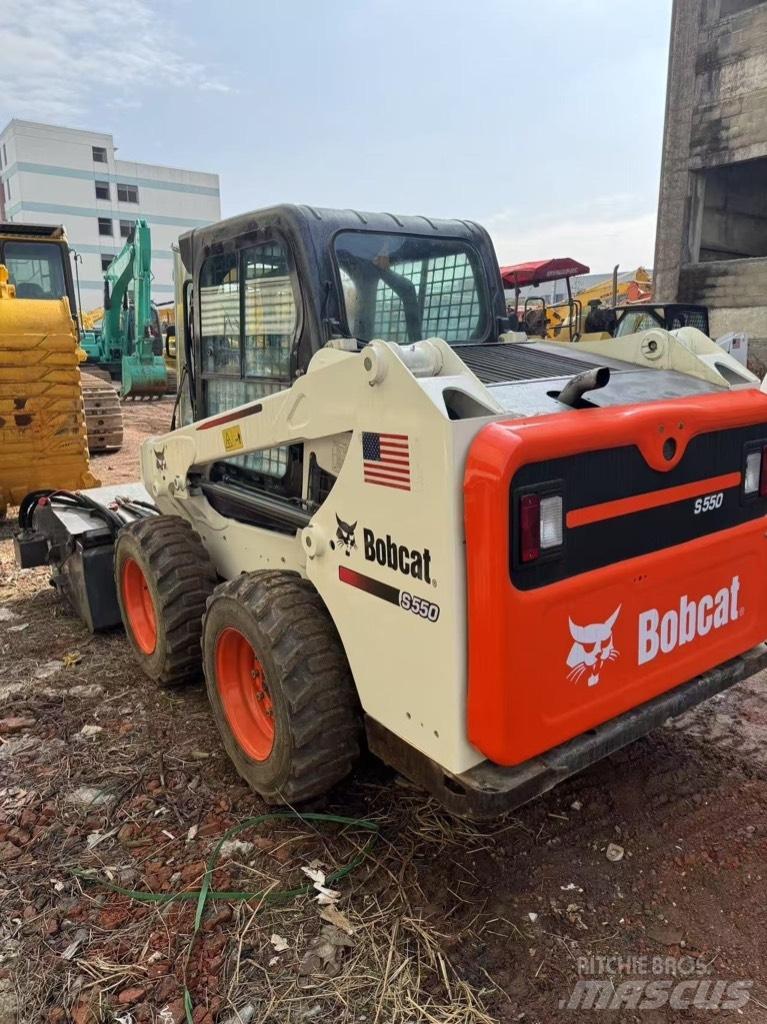 Bobcat S 550 Krautuvai su šoniniu pasukimu
