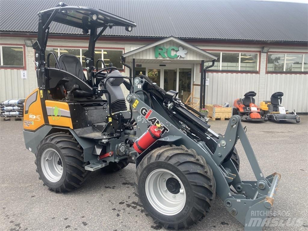 GiANT G2200E Daugiafunkciniai pakrovėjai