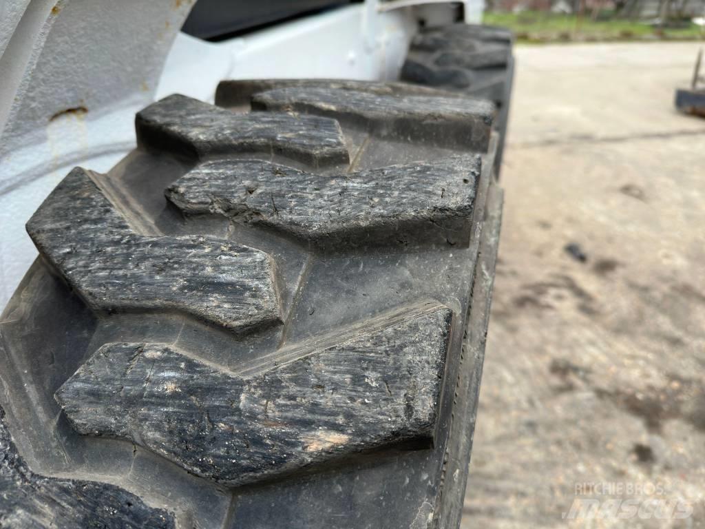 Bobcat S 550 Krautuvai su šoniniu pasukimu