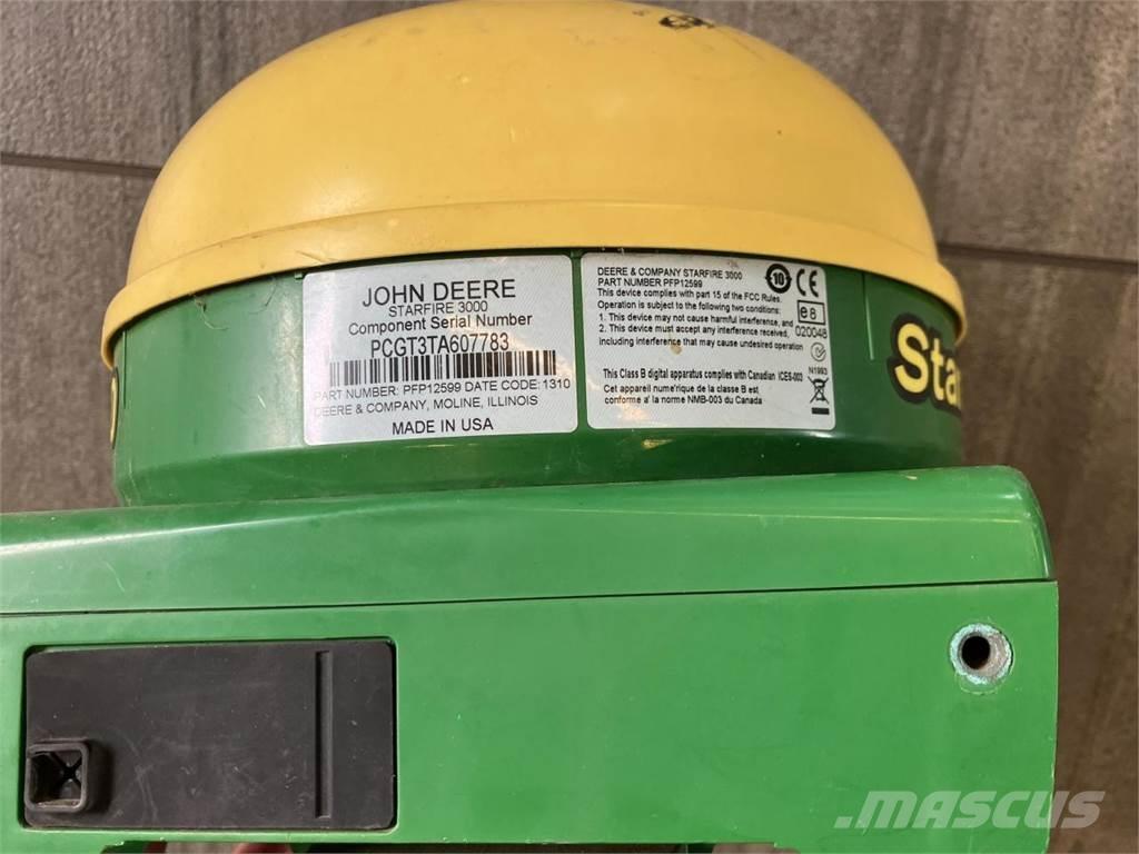John Deere 6215R Traktoriai