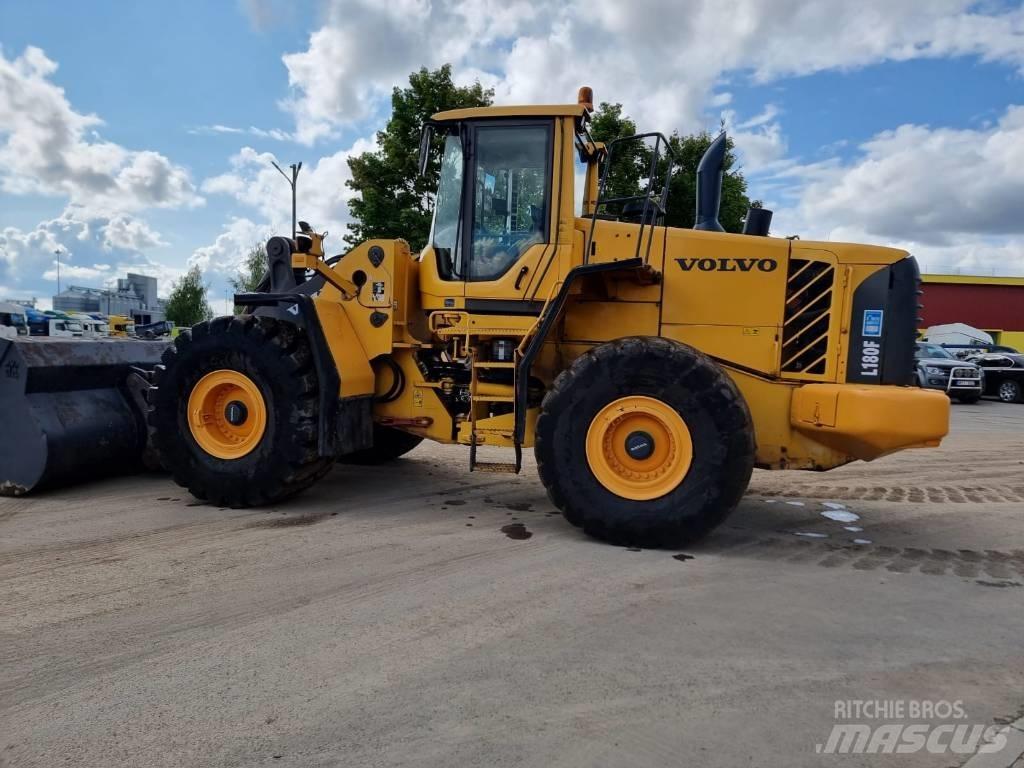 Volvo L 180 F Naudoti ratiniai krautuvai
