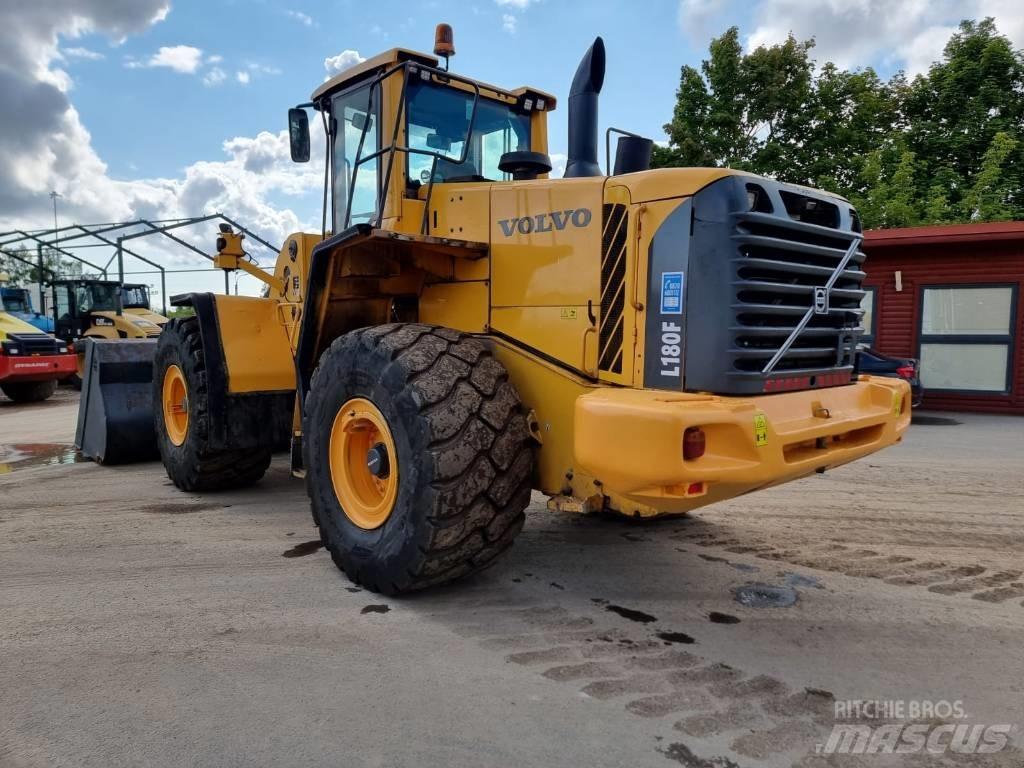 Volvo L 180 F Naudoti ratiniai krautuvai
