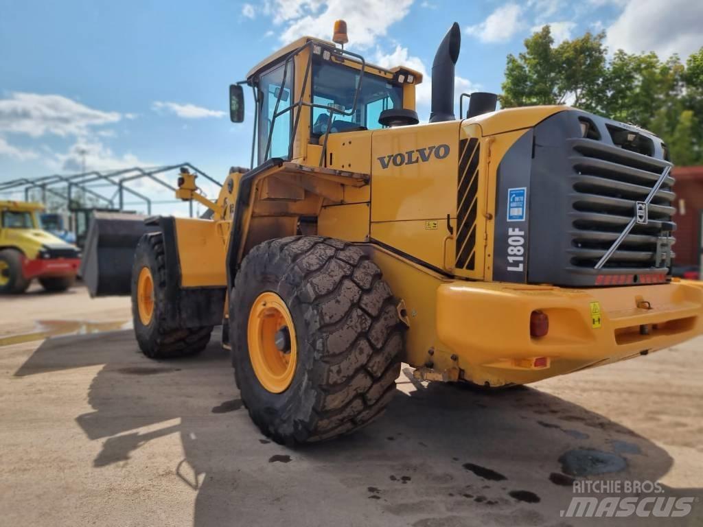 Volvo L 180 F Naudoti ratiniai krautuvai